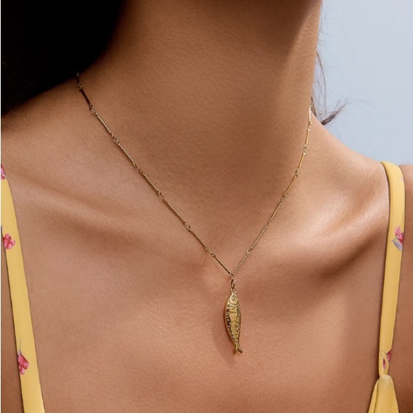 Jewelry - 18k Plated Gold Non-Tarnish Fish Chain Pendant Necklace